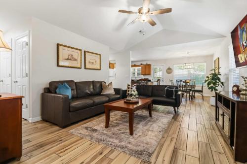 Springdale House | Lakeside Getaway - Next to Beaver Lake