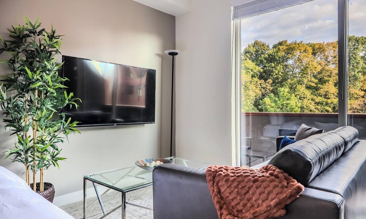 Ithaca Apartment | Landing | Modern Studio, Gym