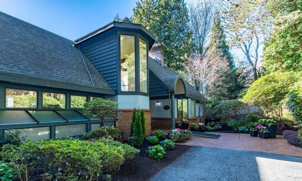 Kerrisdale House | Large 4 beds/2 bathrooms Home for travelers