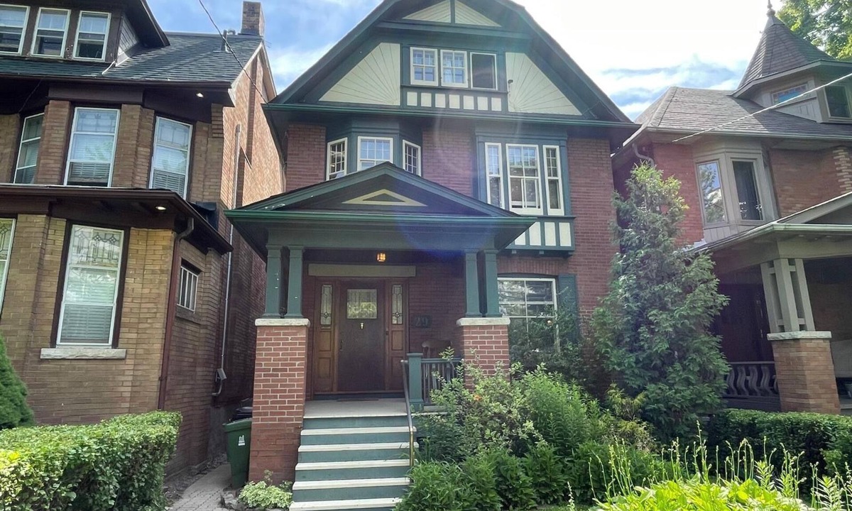 Parkdale House | Large, comfortable, private three bedroom home in South Parkdale, Toronto!