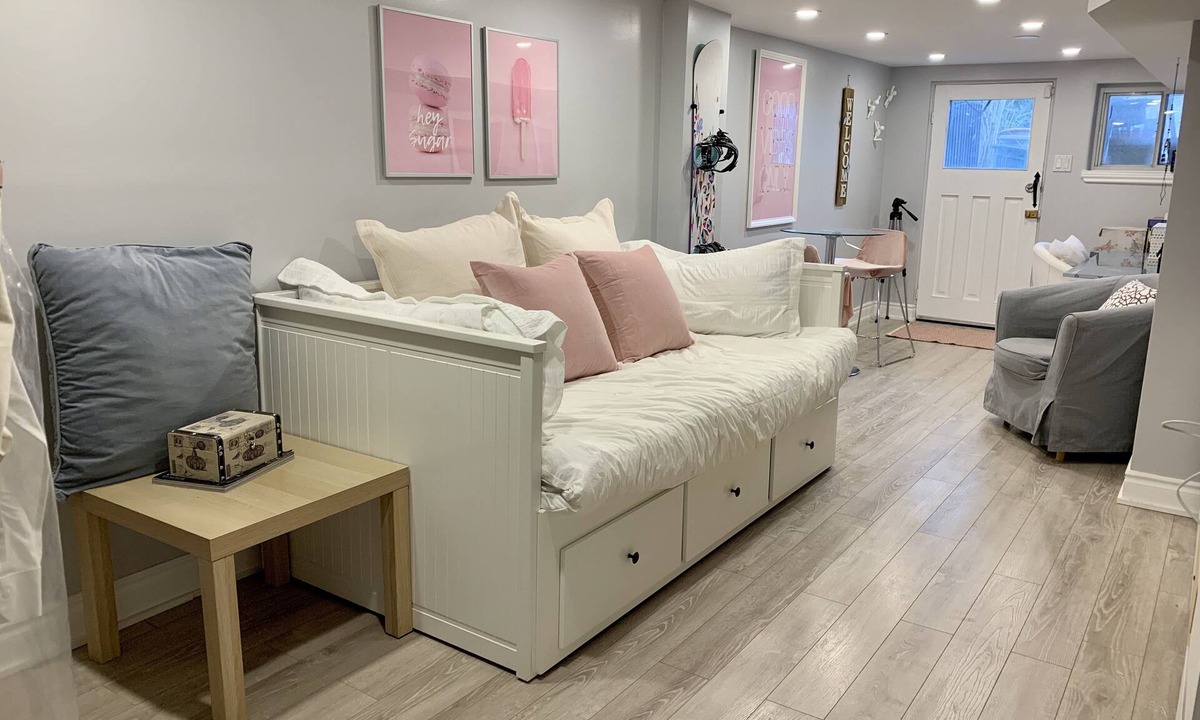 Regal Heights House | Light and bright High Walk Score Apartment