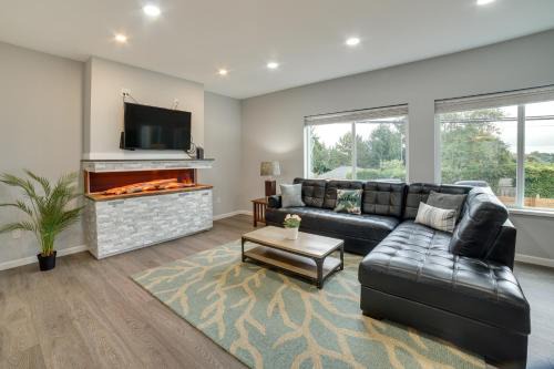 Arbor Heights House | Luxe & Modern Seattle Escape! 9 Mi to Dtwn