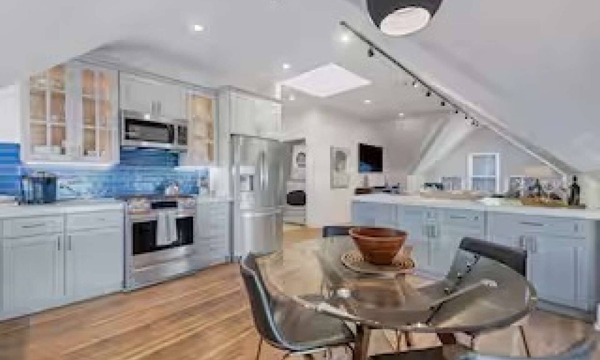 Walnut Hills Apartment | Luxurious 2 Bdrm 2 Bath 3rd floor