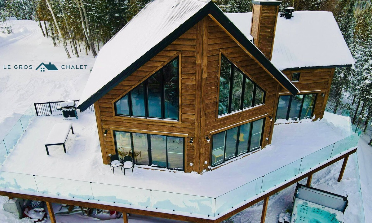Entrelacs Ski Chalet | Luxurious 5BR wood chalet, spa, fireplace, AC, high-speed Internet, kid-friendly