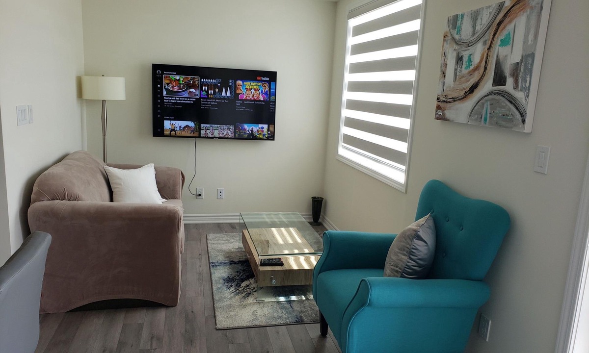 Mount Pleasant Condo | Luxurious Condo Apt 2BRs+1BAs+1Office, w. parking