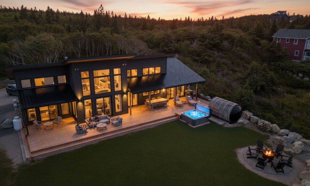 Hunts Point Ski Chalet | Majestic Oceanfront Chalet - Hot tub and Sauna- Private