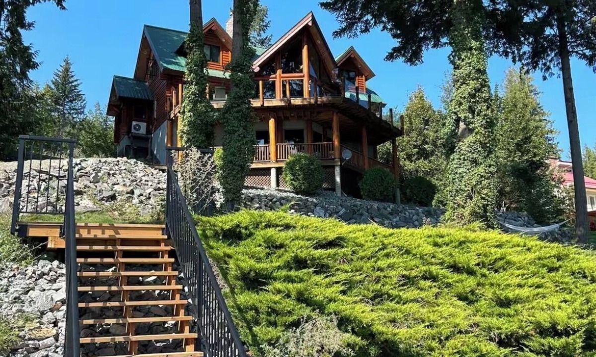 Sicamous House | Mara Lakefront Getaway — A Year-Round Mountain Retreat