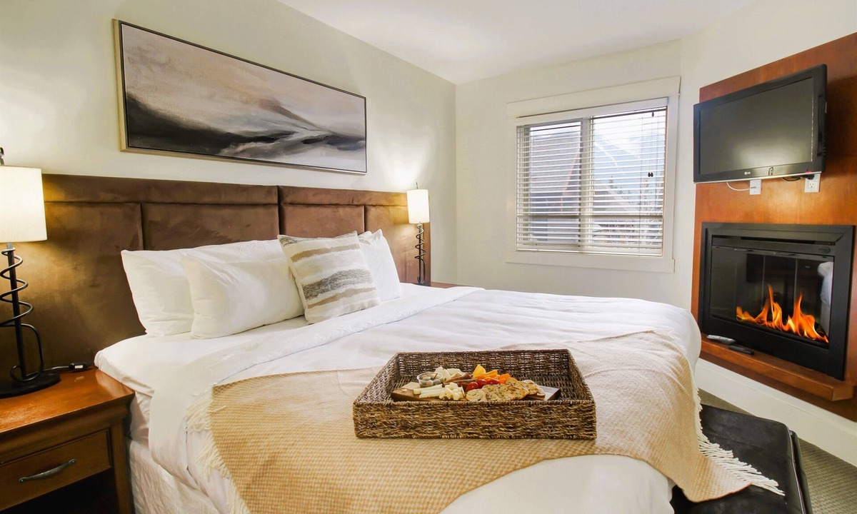 Canmore Condo | Marvellous Mountain Condo – Pool & Hot Tub