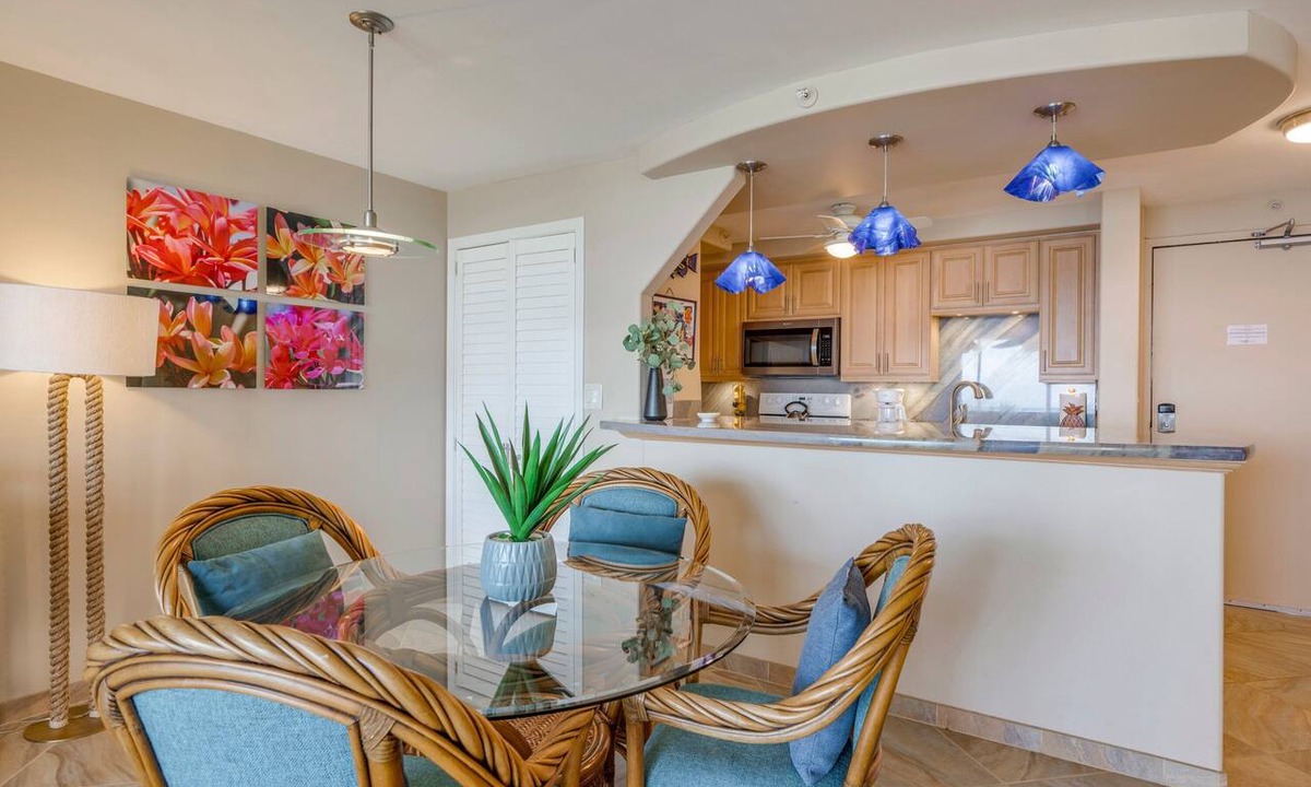 Kahana Condo | Mesmerizing sunset views from your private lanai