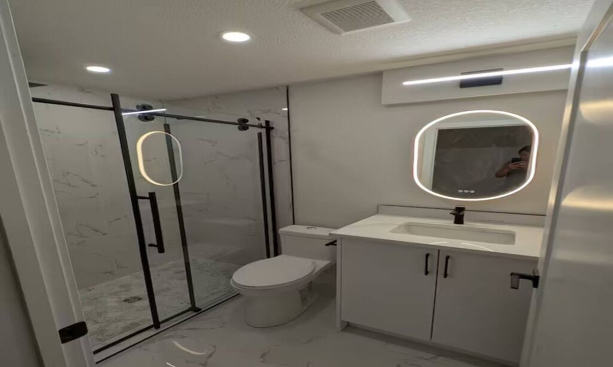 Southwest Calgary House | Modern 2-Bedroom 2-Bath Basement Suite in Aspen