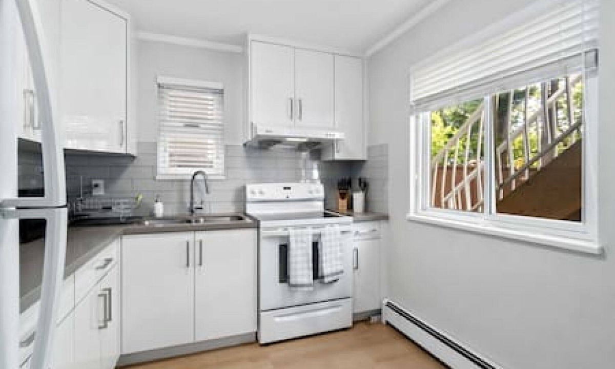 Killarney House | Modern & Charming 2 BR suite