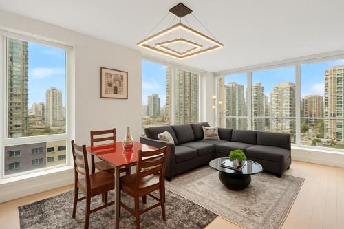 Downtown Vancouver Apartment | Modern Corner apartment in downtown