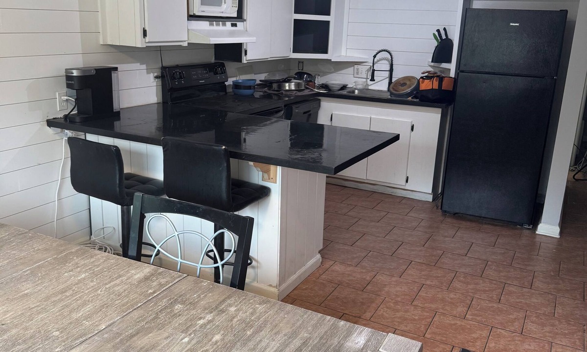 Acme House | Modern Creekfront Retreat Near GLEF, Golf & TC