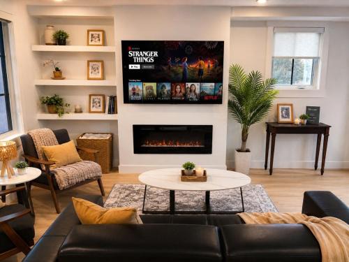 Killarney Apartment | Modern Luxury Killarney Retreat with AC and Sleeps 8