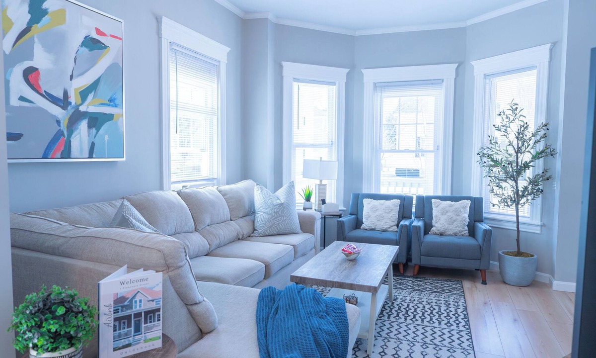 Worcester House | Modern & Spacious 4 Bedroom Single Family Home