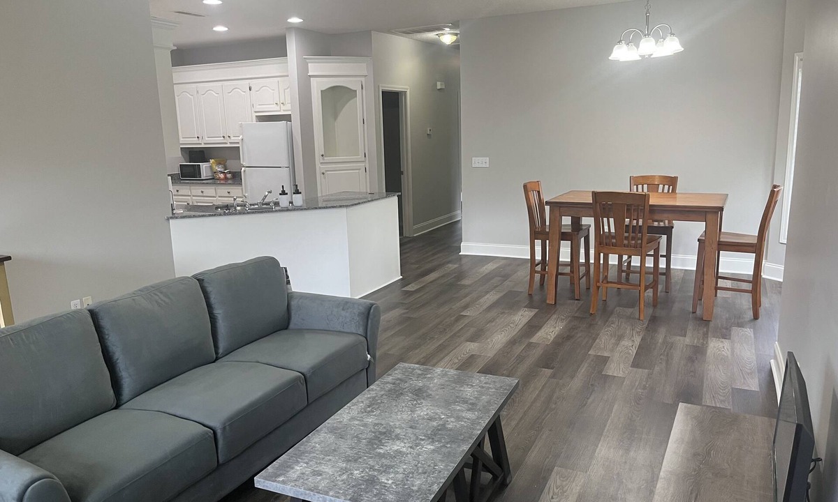 Sumter House | Modern & Spacious Duplex