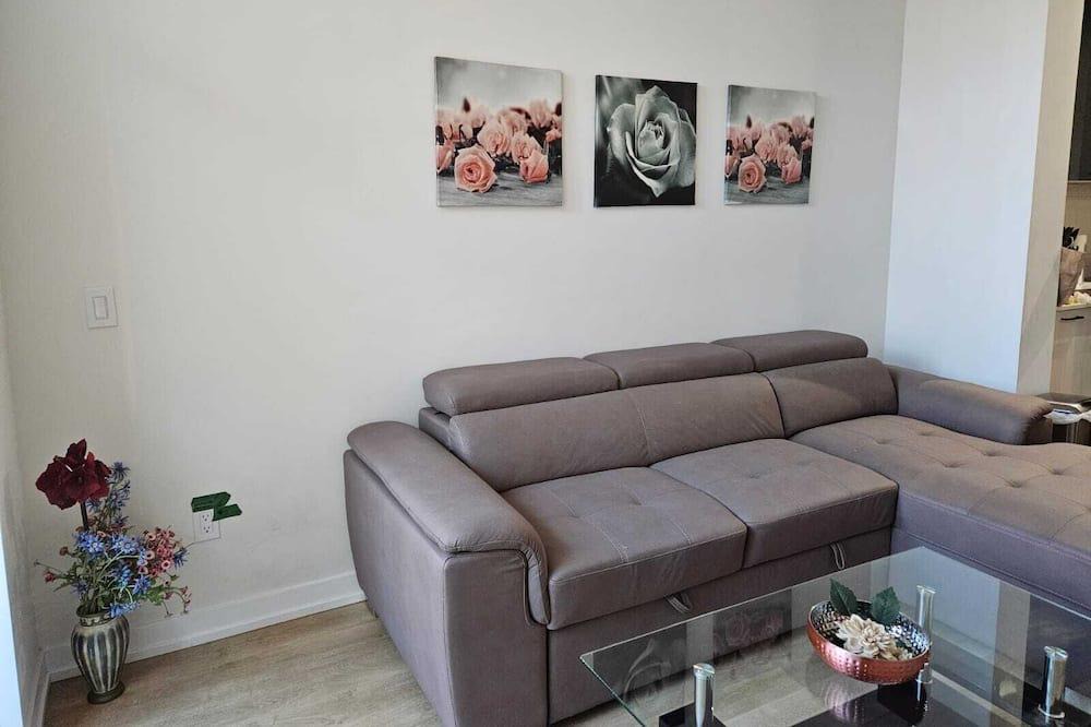 Harwood Condo | Modern upscale spacious fully equipped and cozy condo in The Junction Toronto