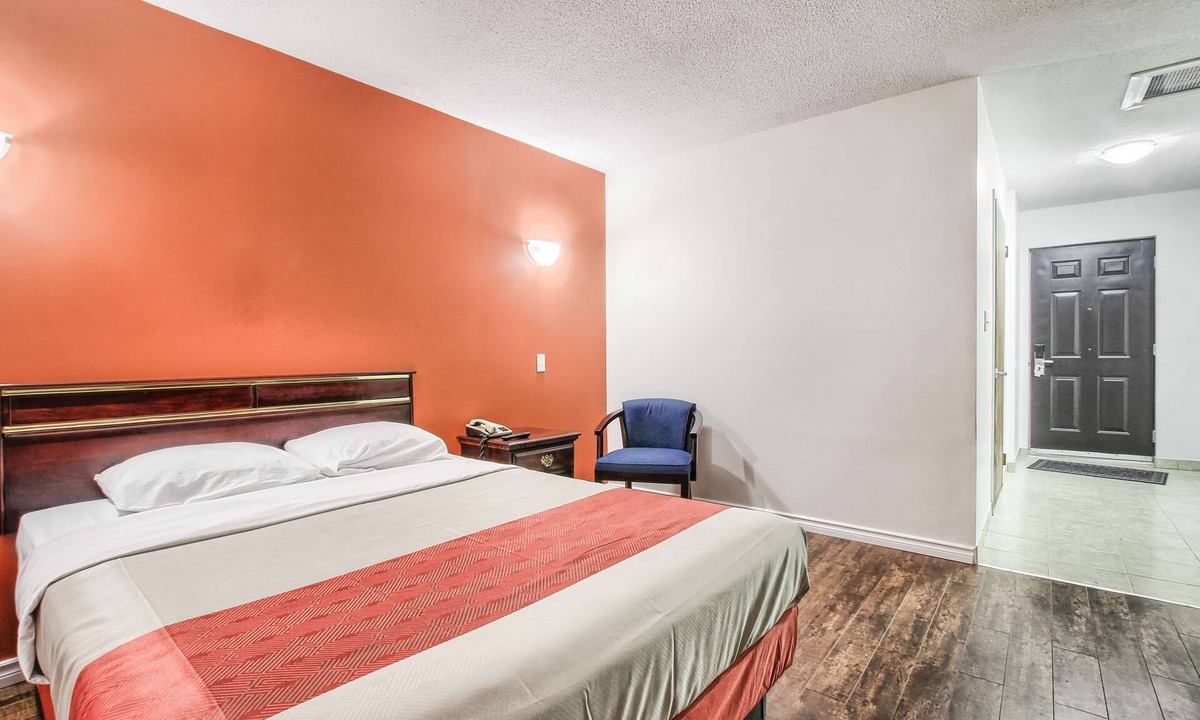 Windsor Hotel | Motel 6 Windsor, ON