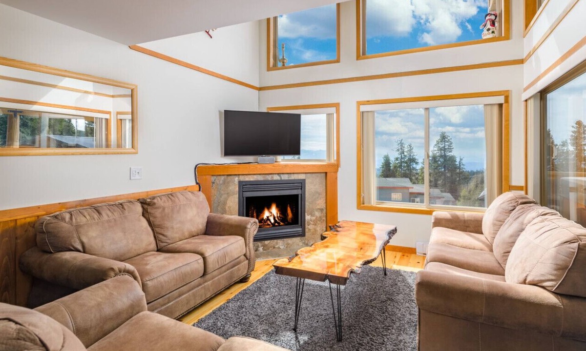 Snow Pine Estates Villa | Mountain Magic: Hot Tub, Games & Ski in/ski out