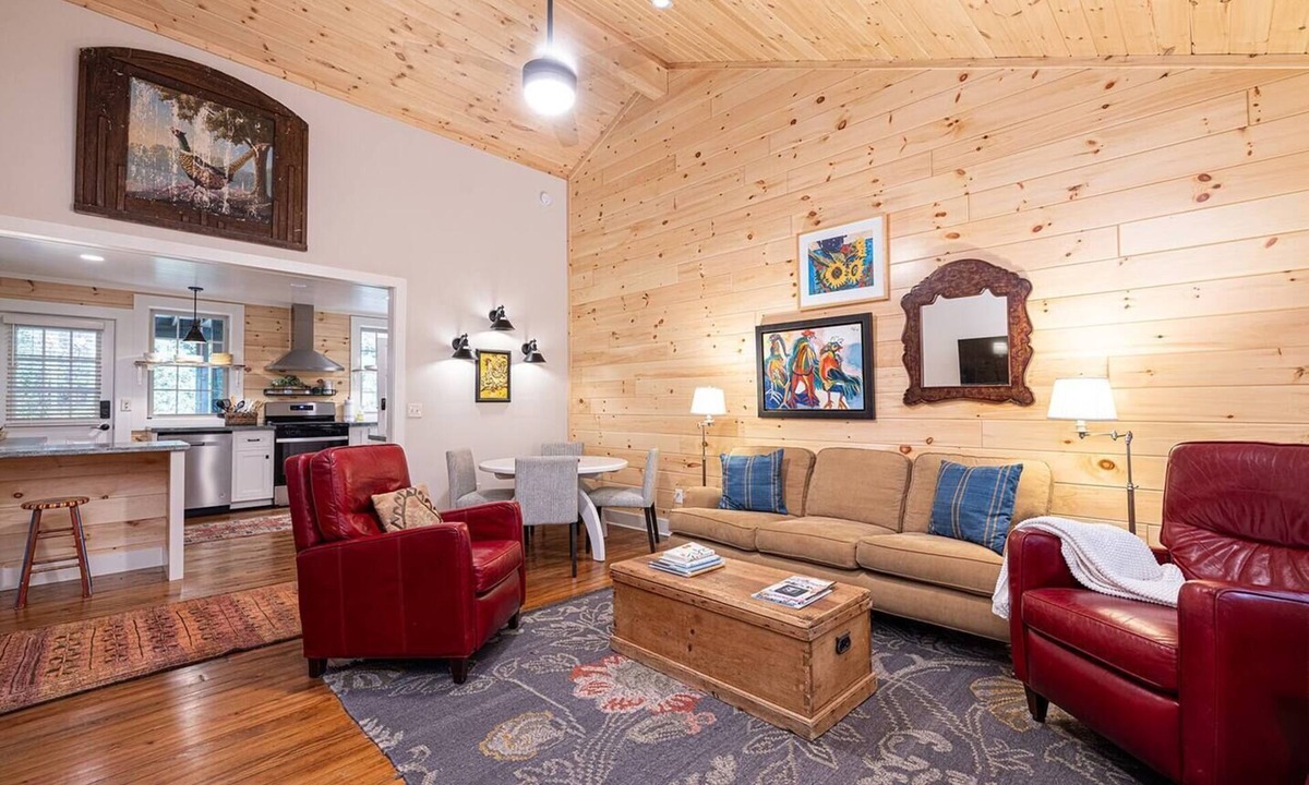 Mountain Rest Cabin | Mountain Rest Cottage Ivy Suite