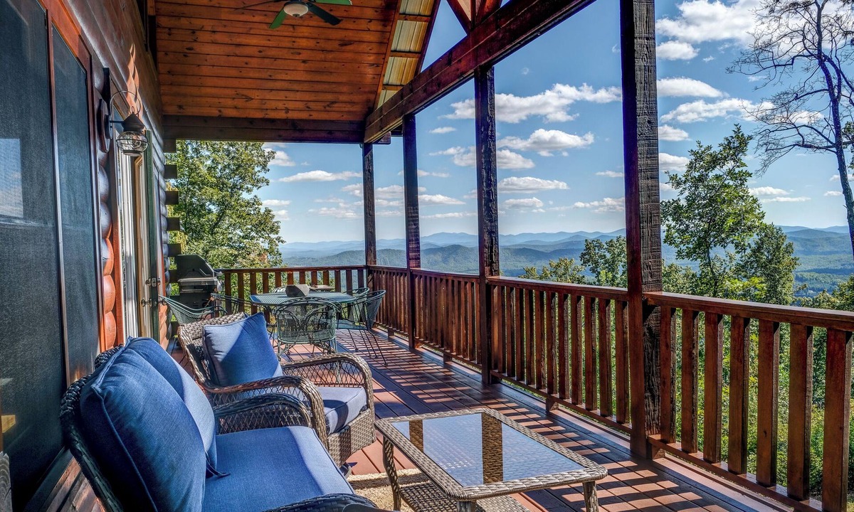 Murphy House | Mountain View Log Cabin w Theater & Game room