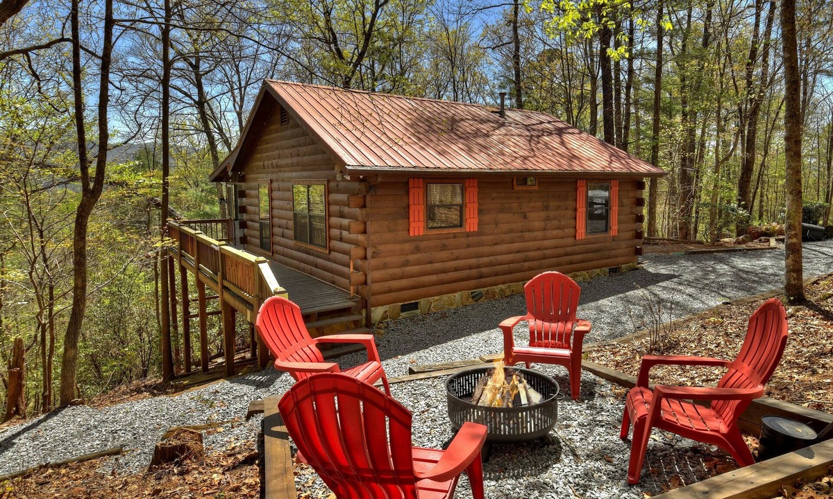 Cherry Log Cabin | Mountain View Retreat | Fire Pit | Mtn Views
