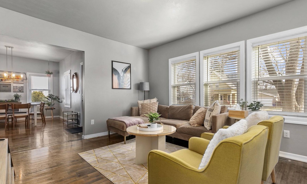Appleton House | Mysa Home 2- 3bd/2ba downtown Appleton w/firepit