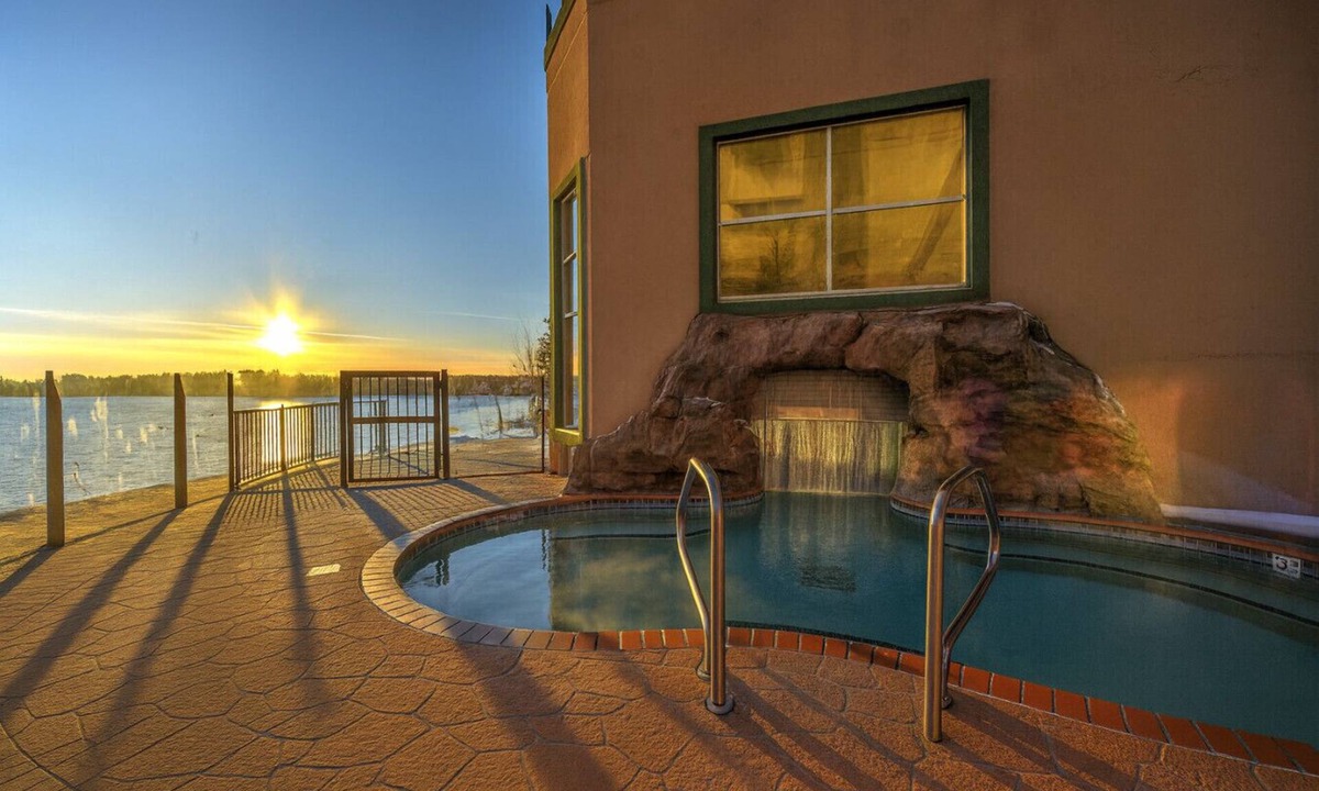 Two Harbors Condo | NEW: Two Harbors Superior Lakefront King Studio | Pool | Hot Tub & Sauna | EV