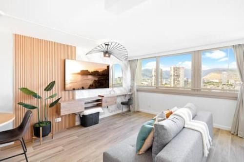 Waikiki House | NEWLY Remodeled Upscale Design Central Waikiki