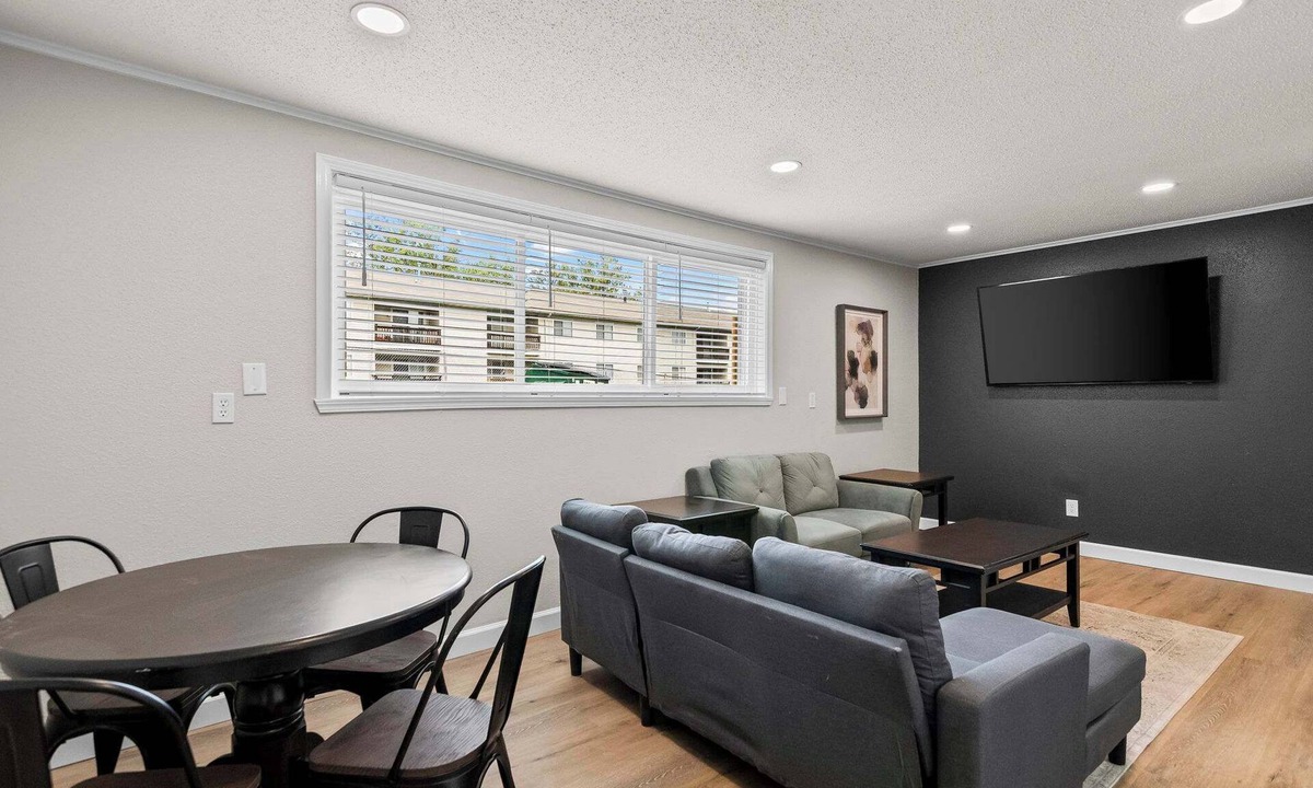 Springfield Apartment | Newly Renovated Unit in Central Spfld! #103