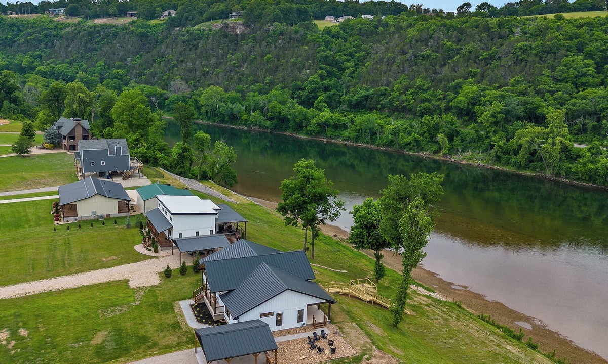 Lone Rock House | NORFORK HIDEAWAY ON THE WHITE RIVER! NEW 4BD/2.5BA HOME WITH DIRECT RIVER ACCESS
