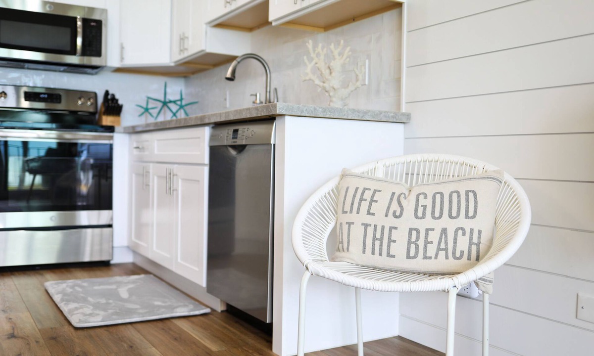 Kihei Condo | Oceanfront, Exceptionally Remodeled, Split A/C, King bed, OH the sunsets