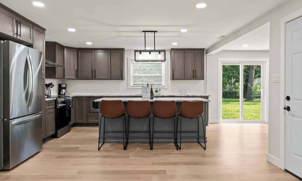 Indianapolis House | Off Leash Oasis - Brand New Hot Tub & Fire Pit - Pet Friendly!