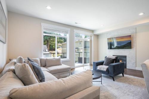 Highline Apartment | Perch - Modern Seattle Retreat w/AC, Garage & Decks