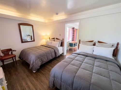 Niagara Falls Hotel | Persepolis Inn