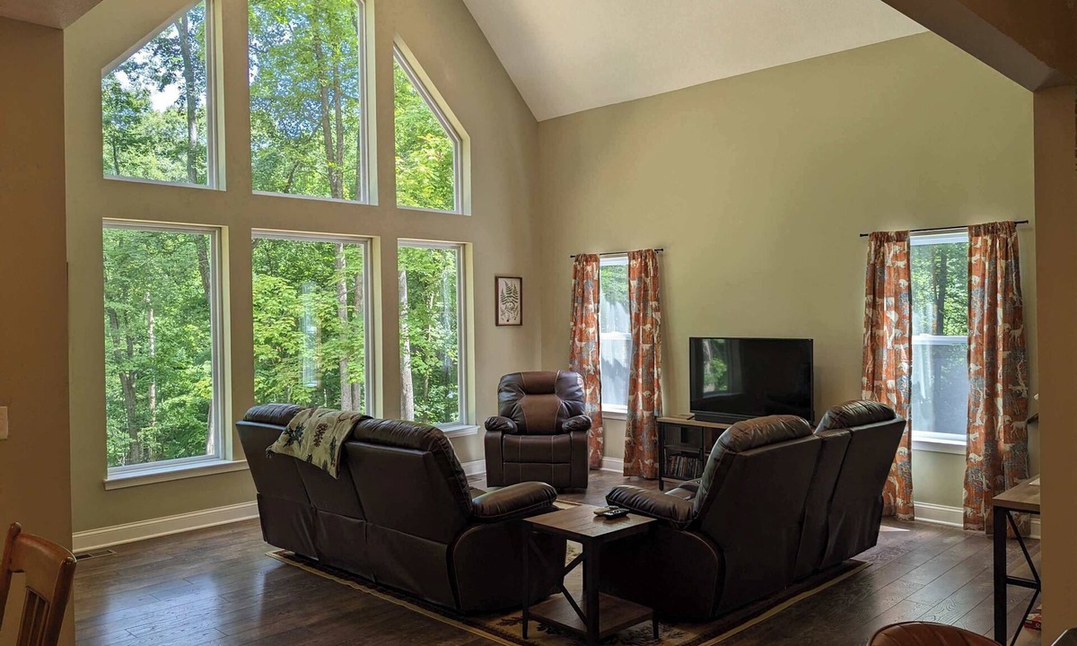 Rockbridge Cabin | Pet Friendly Modern Hocking Hills Cabin Hot Tub