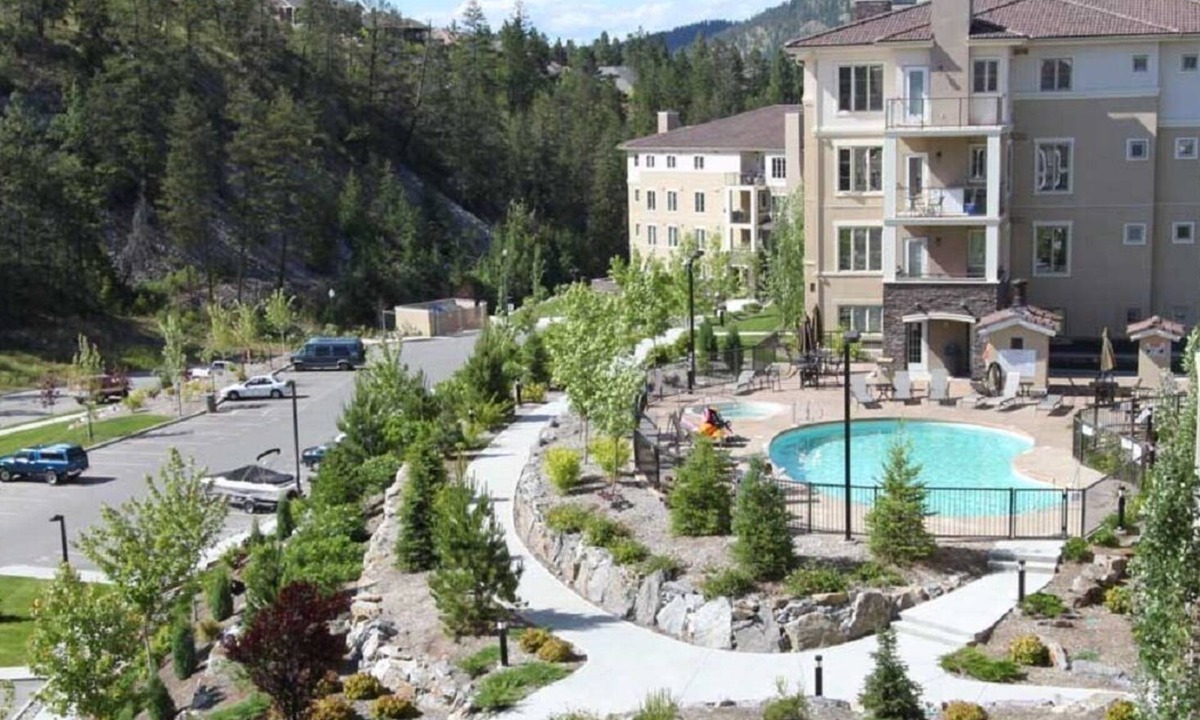 Quail Ridge Condo | Pinnacle Pointe Resort # 1405- 1Bedroom + Den -1Bath - 90 Day Min -