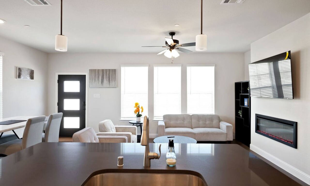 Plano House | PL088 - Home|Yard|16mi to Convention Ctr|Sleeps 8