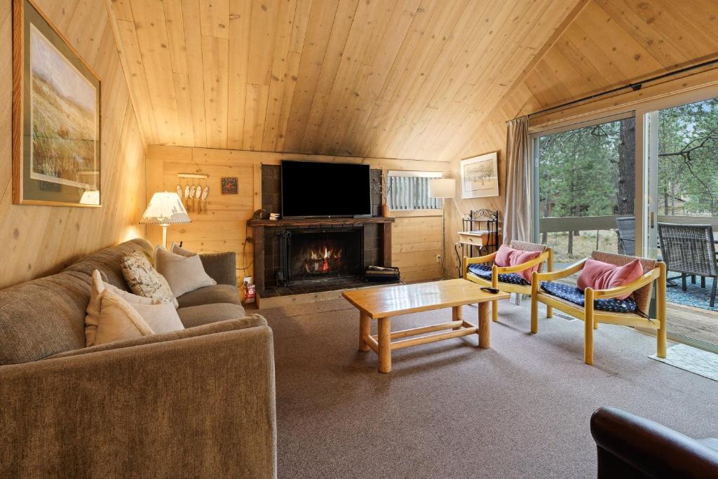 Overlook Park House | Pole House 99
