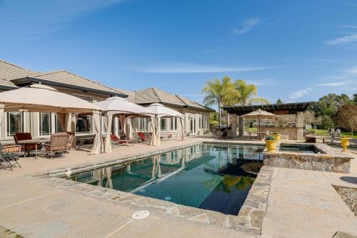 Gilroy House | Pool, Peacocks & Views! Lavish Retreat in Gilroy
