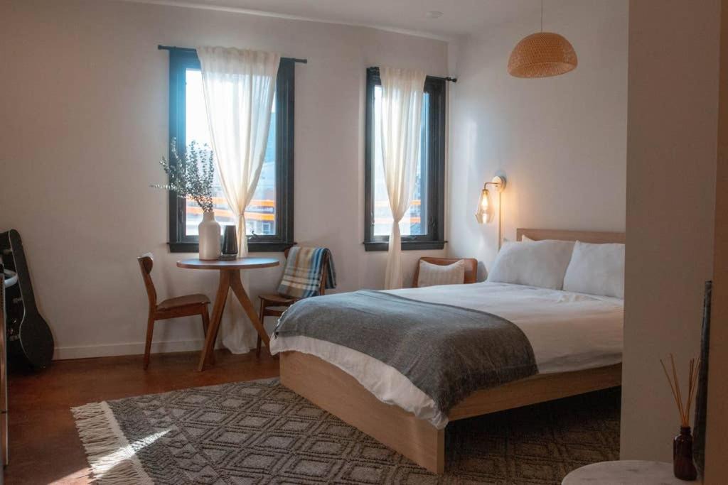 Center City Apartment | Poor Richard Studio at Kestrel Hotel