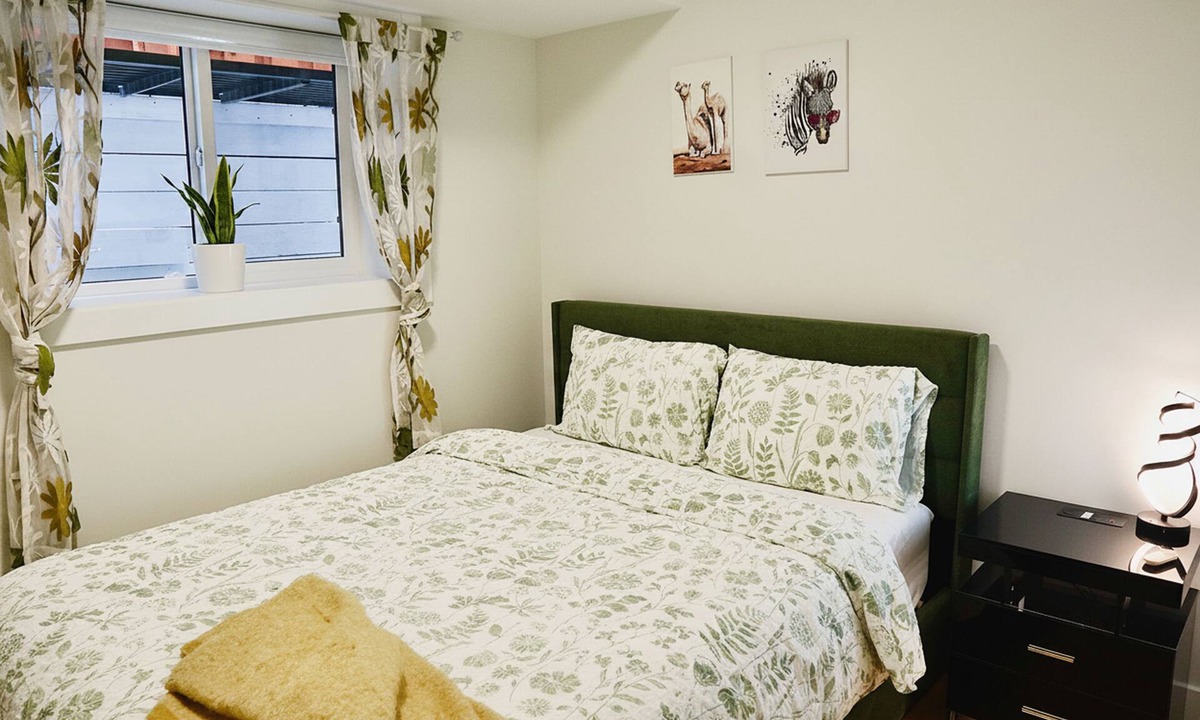 East Clayton House | Pristine, Modern Private Suite in Langley minutes from Langley Events Centre