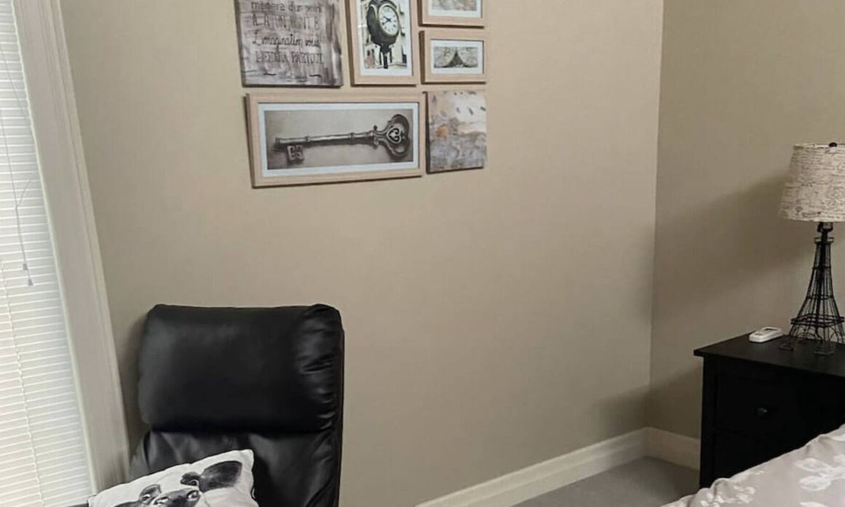 Virgil Apartment | Private apartment close to restaurants!