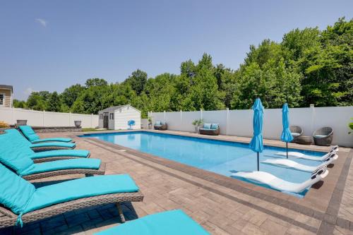 Golts Apartment | Private Deck & Shared Pool: Townsend Apartment