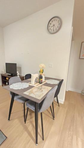 Forest Lawn House | Private Suite unit 1B - New & Cozy in Calgary