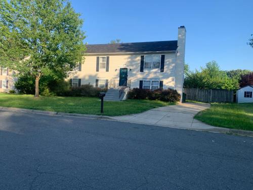 Oxon Hill-Glassmanor House | Quick Trip to DC and VA