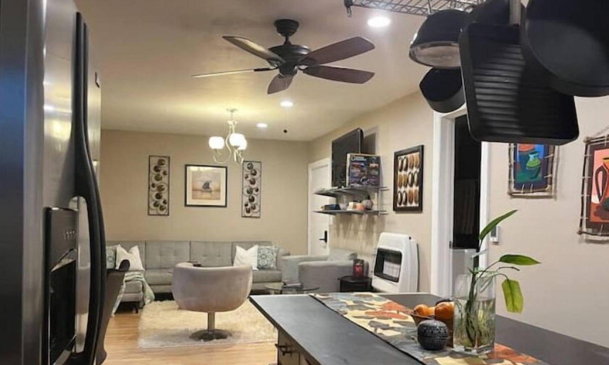 Northbrook Apartment | Quite peaceful escape in Northbrook