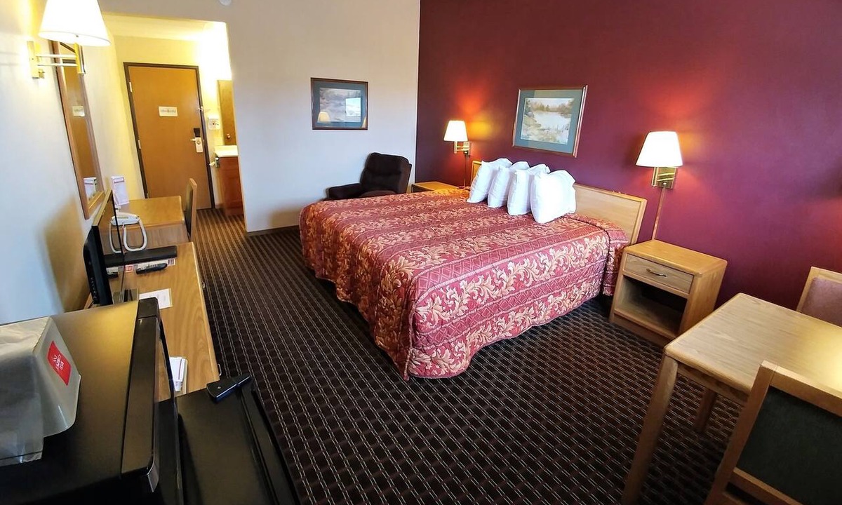 Windom Hotel | Red Carpet Inn