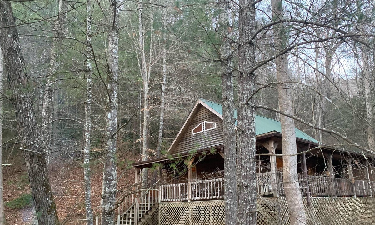 Campton Cabin | Red River Gorge secluded 2 bedroom cabin with a hot tub