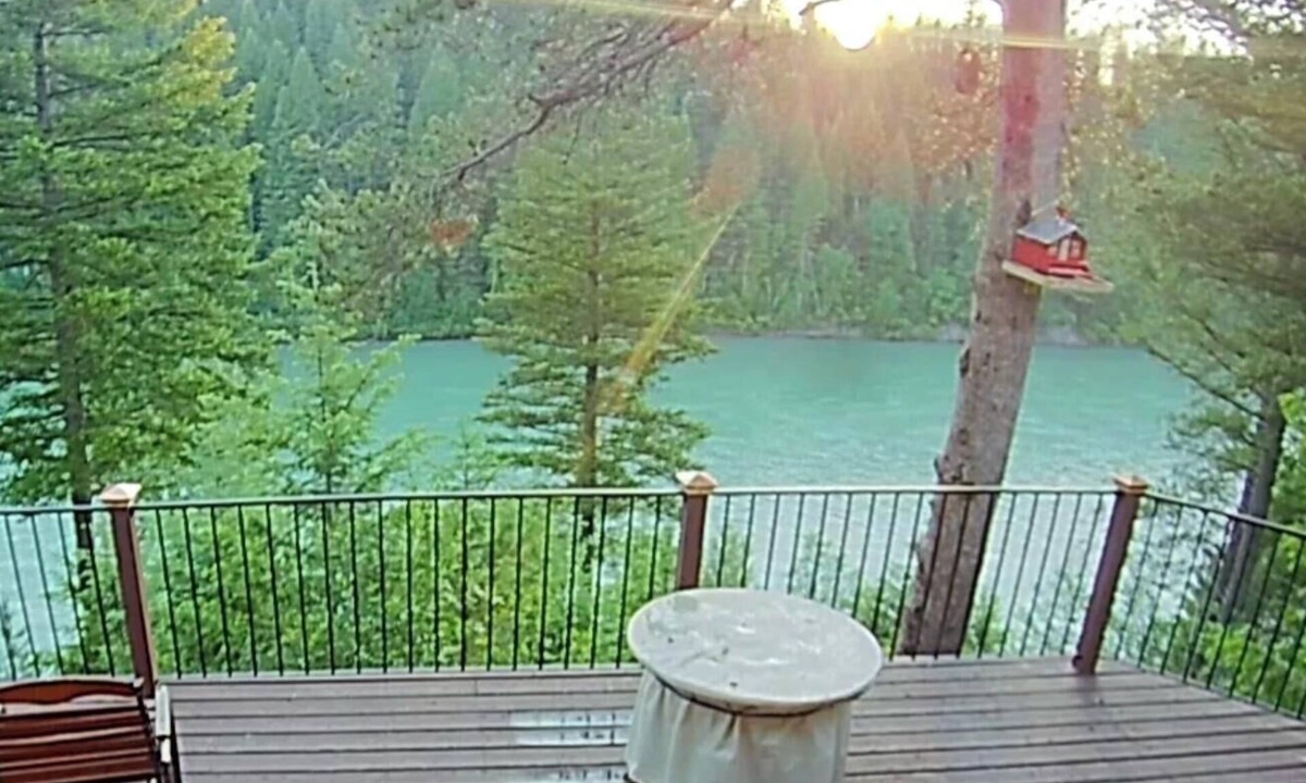 Coram Cabin | Riverfront Cabin Escape -Hot Tub - Deck - Scenic River Access 7 miles to Glacier
